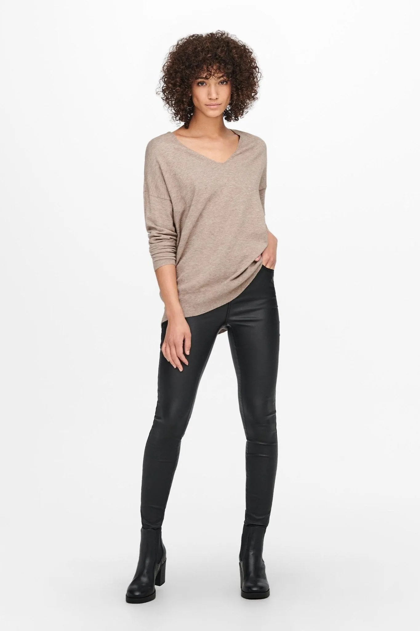 Lely Loose V-Neck Knit - Beige