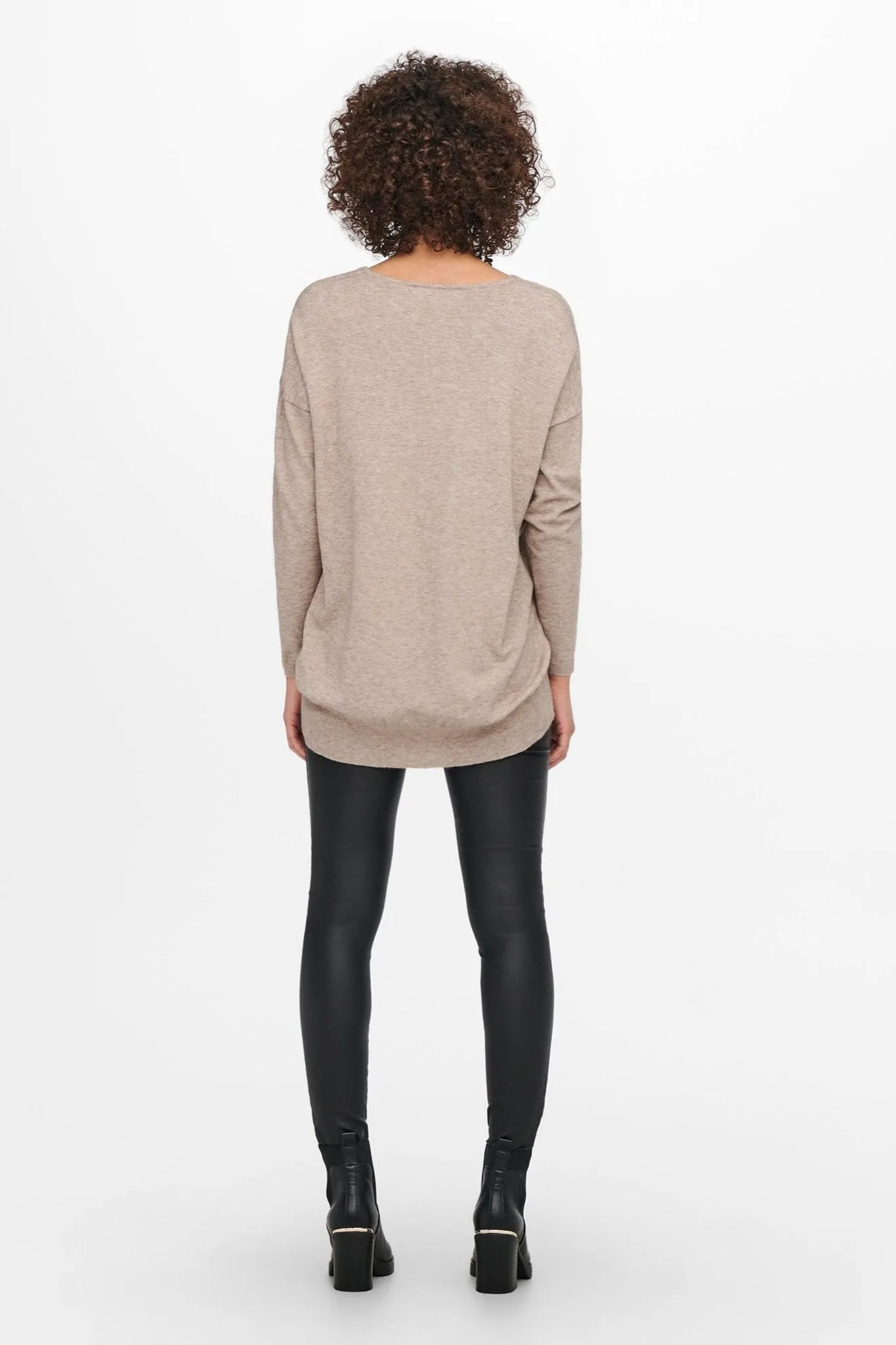 Lely Loose V-Neck Knit - Beige